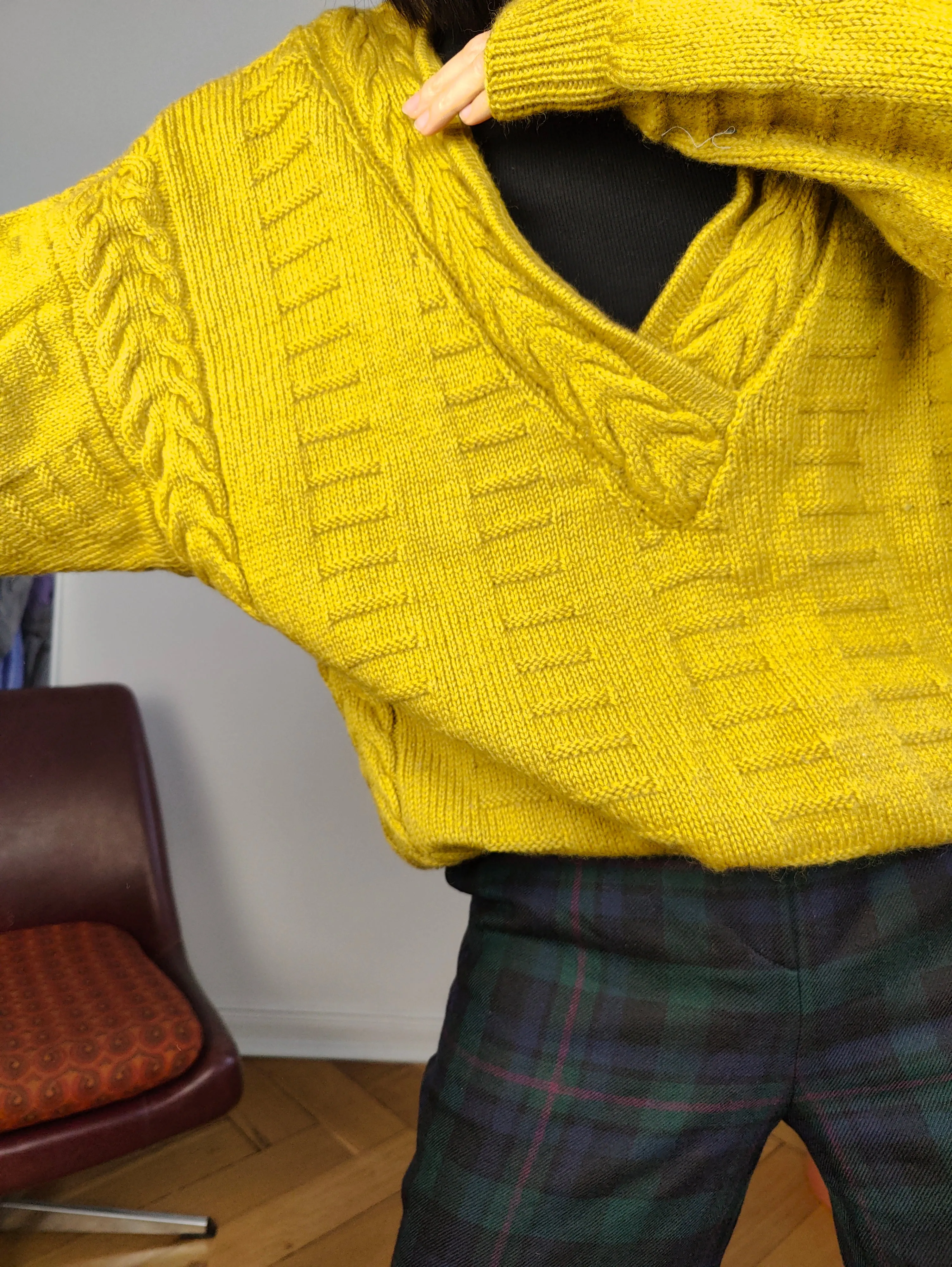 Vintage wool blend sweater cable knit mustard yellow plain fall winter knitted pullover jumper V neck M